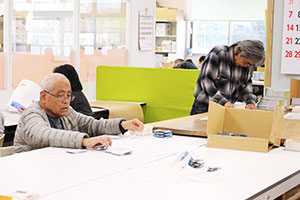 封入・梱包・軽作業中